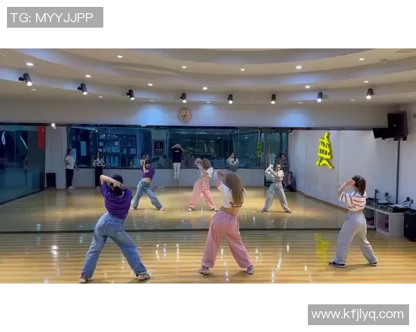 重庆街舞队灵活性深度对比分析与发展趋势探讨 重庆街舞队灵活性深度对比分析与发展趋势探讨