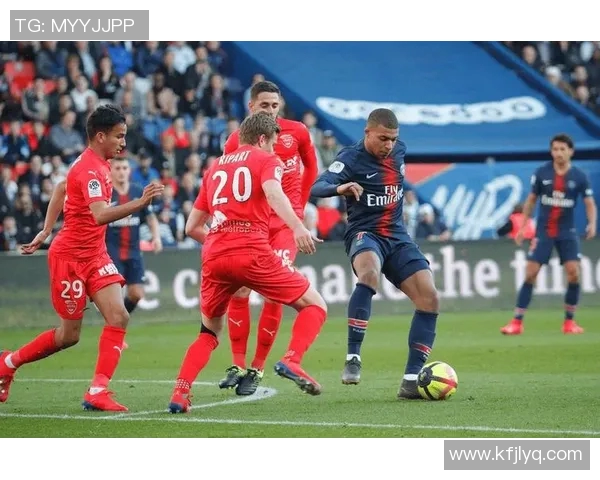 靳阿弗尔与特鲁瓦的精彩对决揭示法甲联赛新格局与球队实力较量 靳阿弗尔与特鲁瓦的精彩对决揭示法甲联赛新格局与球队实力较量