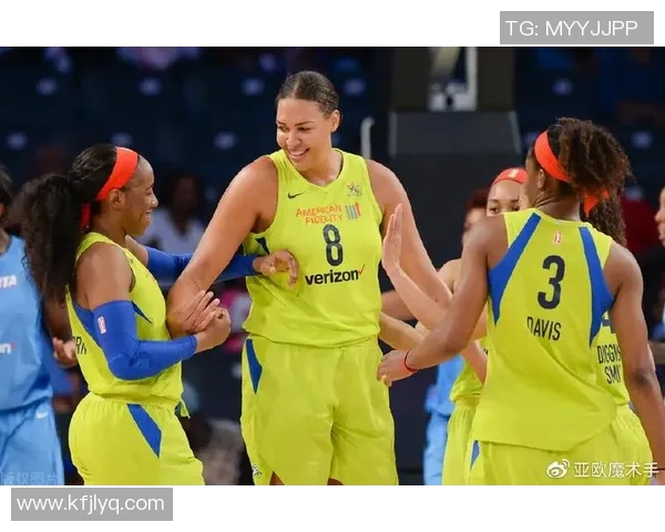 芝加哥天空与达拉斯飞翼的巅峰对决展现女篮魅力与激情